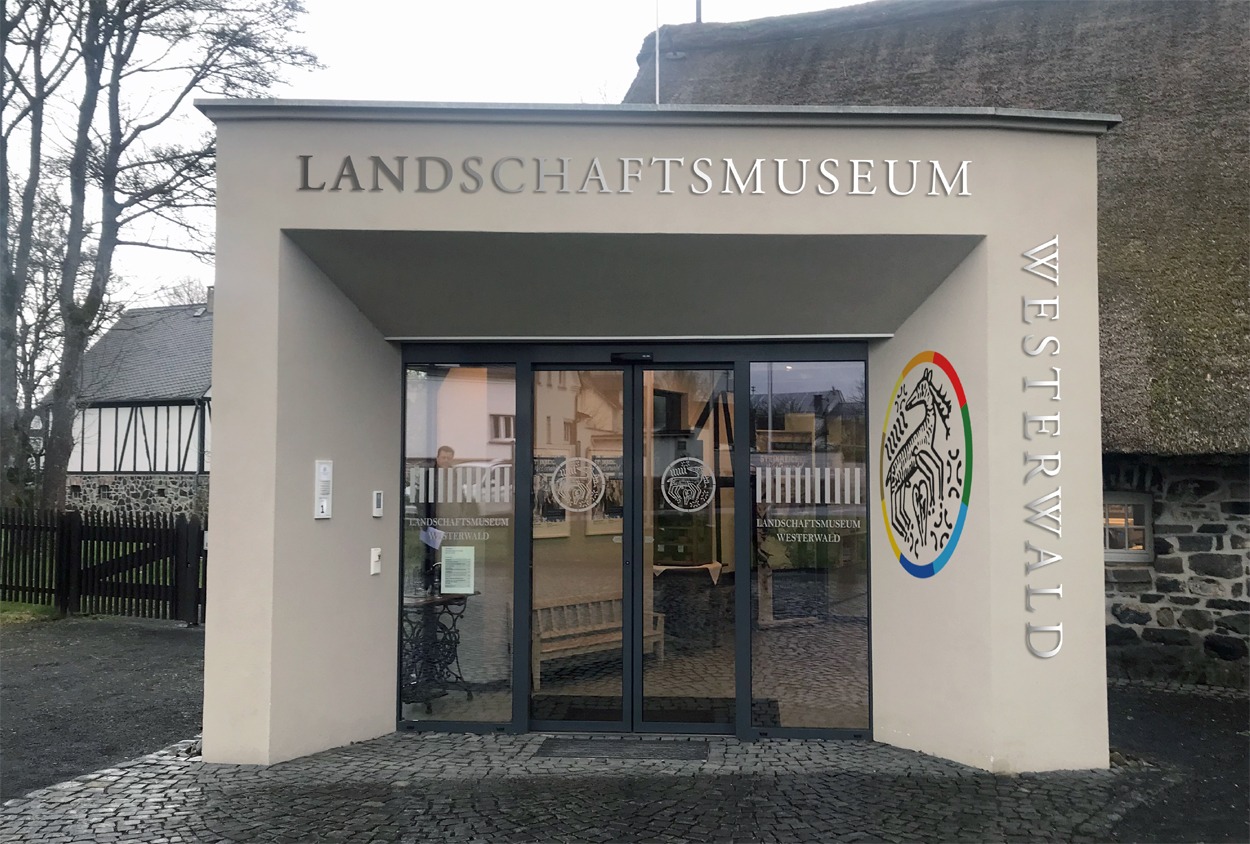 PIXITEC | Eingangsgestaltung Landschaftsmuseum Westerwald in Hachneburg